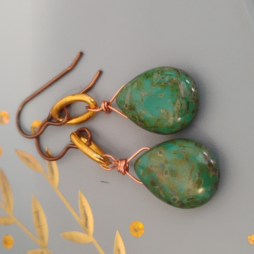 Elegant Green Turquoise Color Teardrop Earrings - Picture 4 of 8